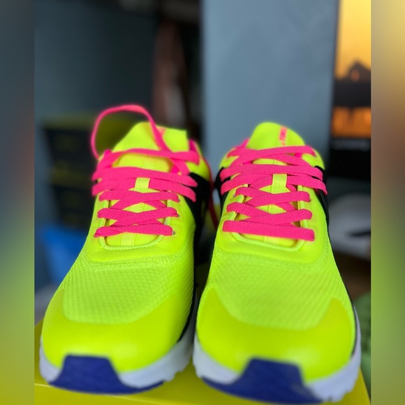 Zumba Air Boost 
Yellow - Picture 4 of 5